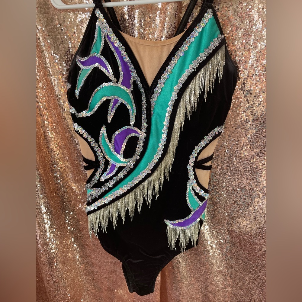 SHOWOFF WOMEN’S BATON TWIRLING COSTUME - Medium WITH MITTS